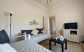 Ellis Apartment Axd 1